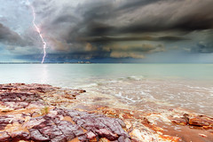 Match colours lightning over Darwin
