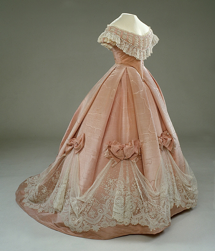 The dress Wilhelmina was wearing for the portrait of 1865