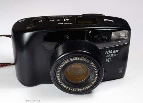 Nikon 700 VR/Zoom-Touch 105 VR - - The free camera encyclopedia