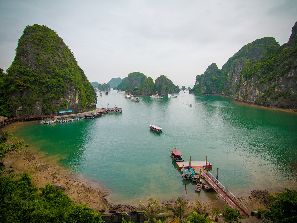 Vietnam – Halong Bay Cruise
