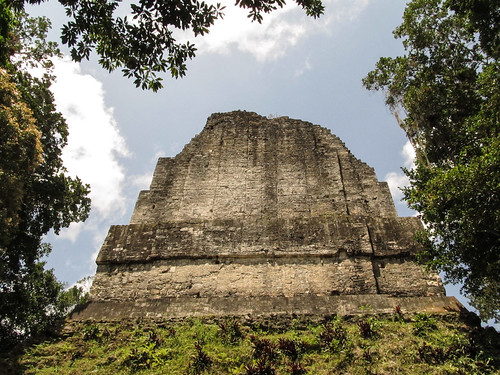 Tikal: le Temple 6 ou le Temple des Inscriptions
