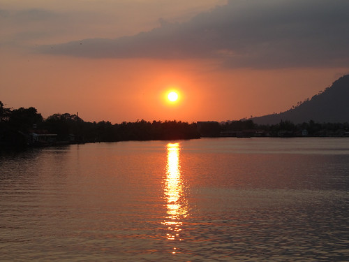 Kampot: coucher de soleil sur la rivière