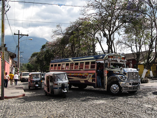 Antigua: les superbes "chicken bus" d'Antigua
