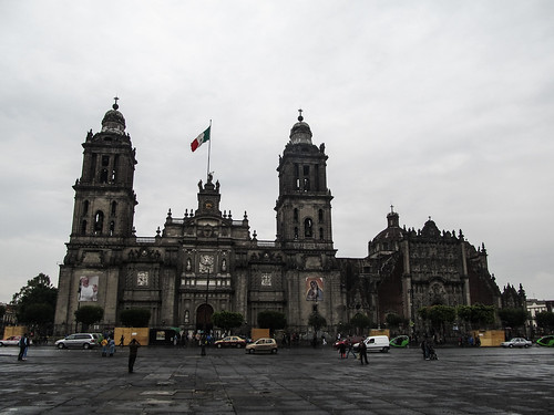 Mexico City: le Zócalo et sa Cathédrale Métropolitaine sous la pluie