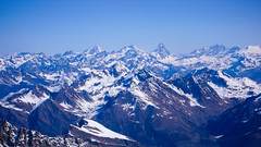 Widok na północ ze szczytu Gran Paradiso 4061m. Maternhorn i Monta Rosa
