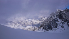Widok na zachód z przełęczy Fuorcla Fez Scerscen 3092m. Po prawej szczyt Il Caputschin.3386m.