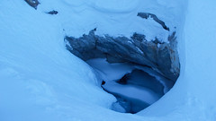 Tu dziurę pełną lodowatej wody musimy obejść górą tak, aby nie wpaść do środka.