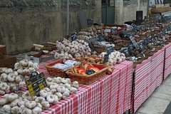 Condiments et saucissons, Saint-Alvère (24, France) / Traditionnal market in France.