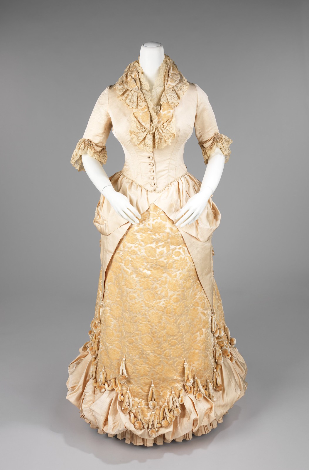 1885. American. Silk, linen. metmuseum