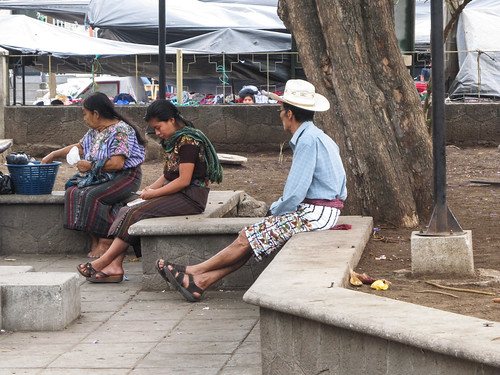 Santiago Atitlán: short traditionnel avec des oiseaux brodés