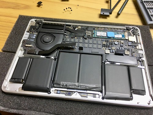 MacBook Pro 13" Retina Display Mid 2014 Battery Replacement - 7