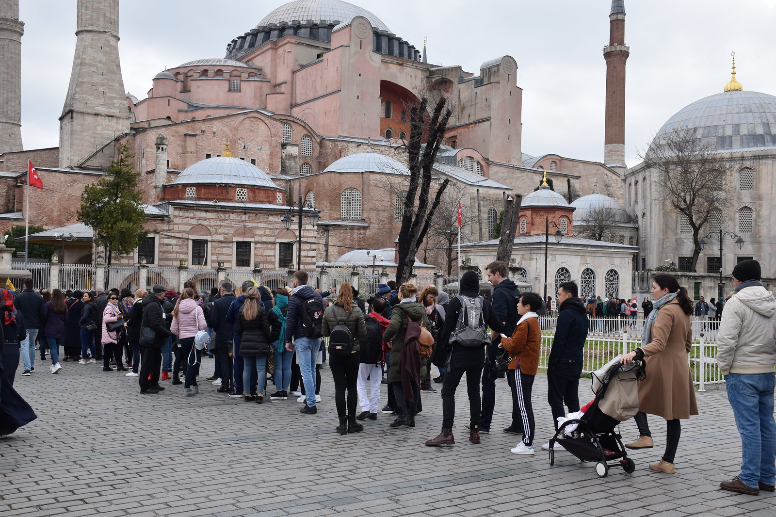 Esperando para entrar en Hagia Sophia