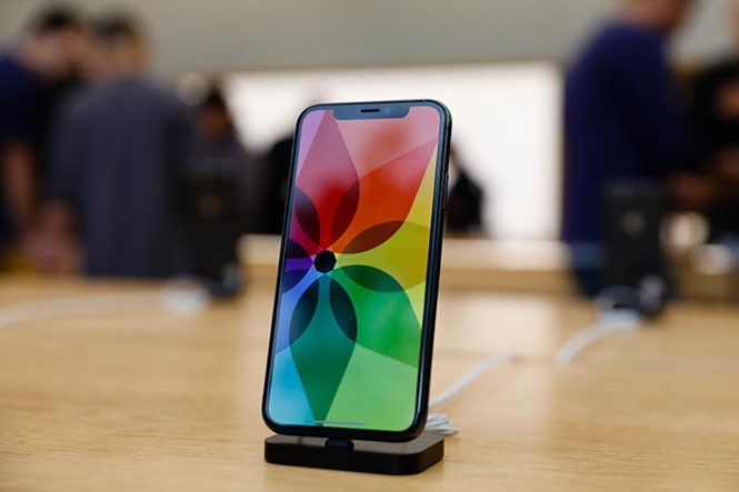 Apple cần Samsung để sản xuất iPhone không ‘tai thỏ’
