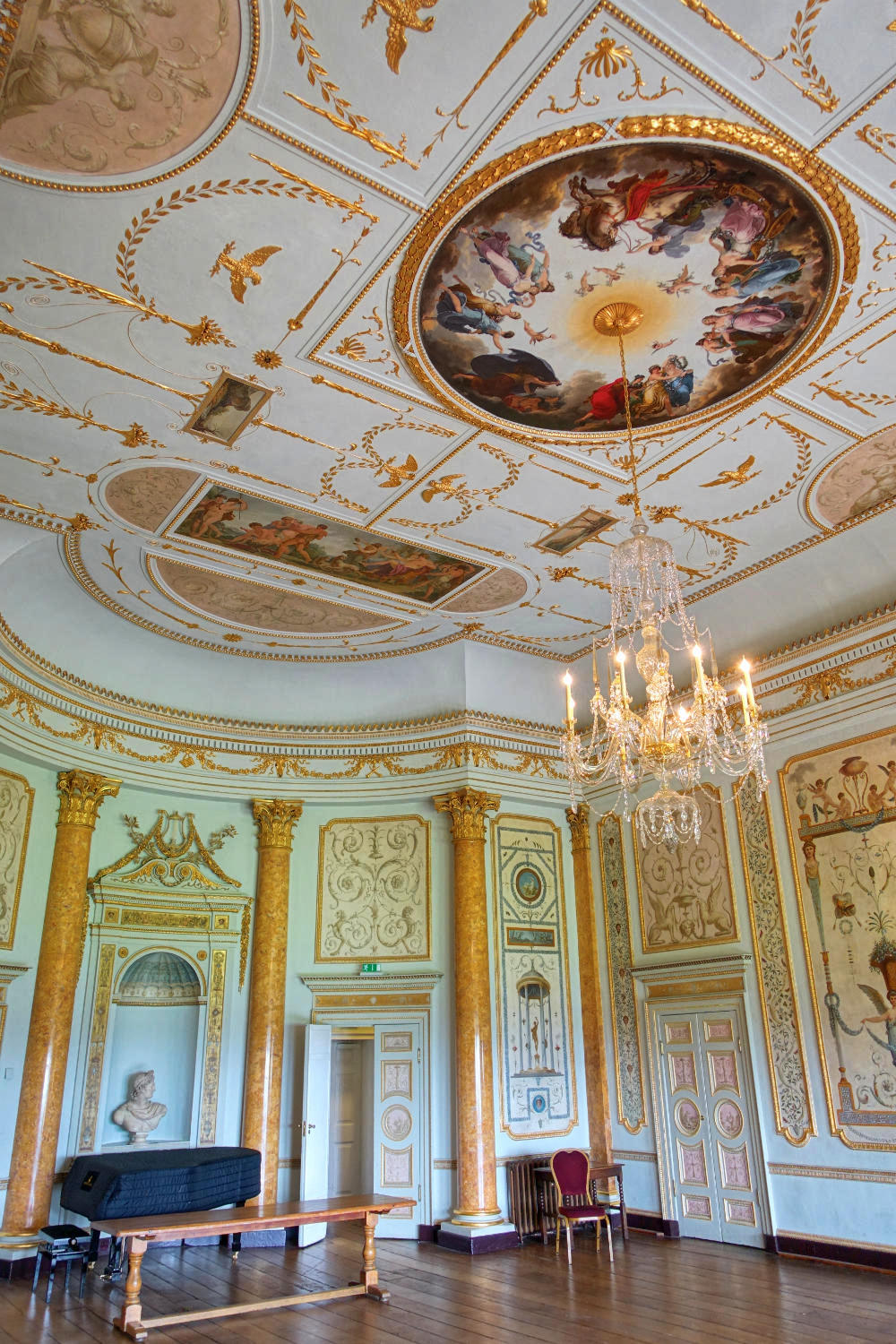 State Music Room at Stowe House, Buckinghamshire. Credit Daderot
