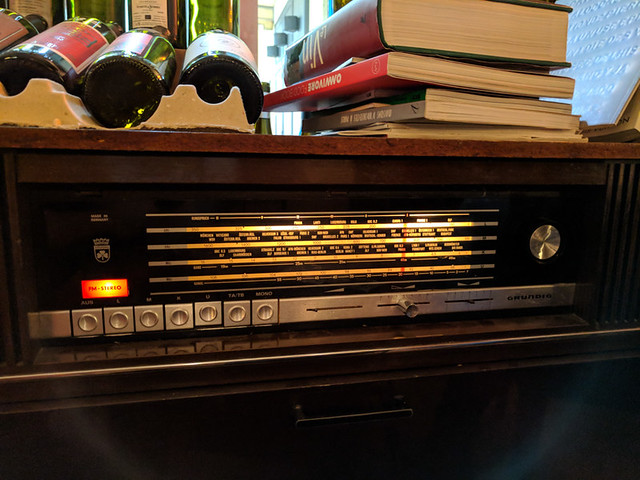 ancient radio @ Terres à Vin