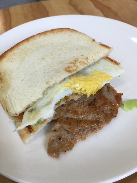三峽北大-路思特 Rooster Burger & Cafe