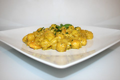 Gnocchi leek skillet with curry shrimps / Gnocchi-Lauch-Pfanne mit Curry-Garnelen