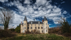Le Château aux Antennes - I - "Entre Pluie et Soleil" ***