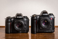 Nikon D100 (2002) / Fujifilm S2 Pro (2002)