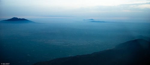 italy fog landscape geotagged october italia campania napoli vulcan vesuvio nebbia ischia vulcano 2007 skyview ottobre foschia hazzle geo:lat=41005940313204 geo:lon=145246763194003
