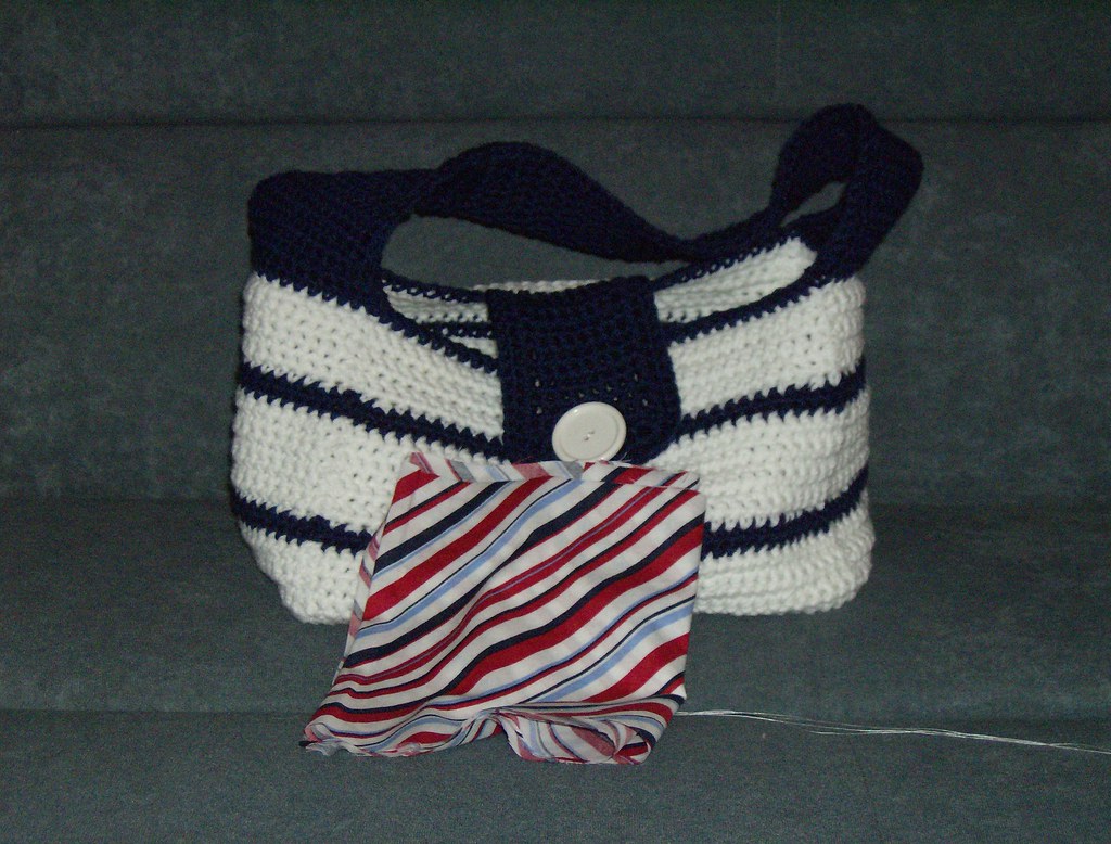Purse with lining fabric
