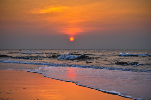 vacation orange sun beach sc sunrise day waves glow cloudy vibrant southcarolina warmth atlanticocean hiltonhead breathtaking hhi orangehue