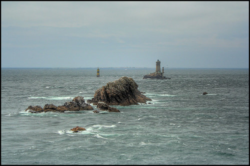 sea lighthouse seagull phare hdr pointeduraz iledesein pharedelavieille lavieille feudelaplate