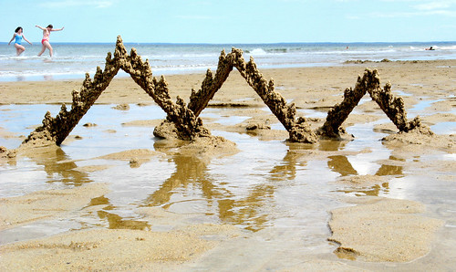 sculpture reflection castle beach sand massachusetts drip sandcastle sandsculpture newbury newburyport plumisland bostonist dripcastle universalhub dripsculpture