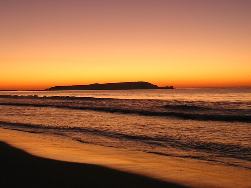 ocean morning beach water silhouette sunrise landscape geotagged wave australia wollongong illawarra shellharbour warilla stevenyoung windangisland geo:lat=34547499 geo:lon=15087224