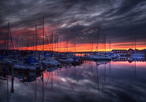sunset sea reflection water clouds canon boats eos harbor scandinavia hdr kursiv interestingness465 25faves träslövsläge 400d canoneos4004 aplusphoto