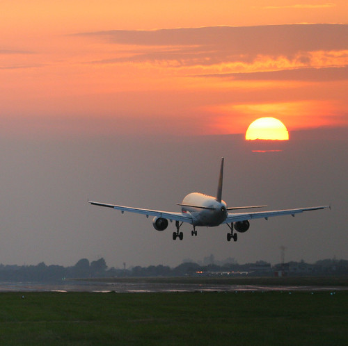 sunset london geotagged airport heathrow landing canonef100400mmf4556lisusm geo:lat=51476746 geo:lon=0426761