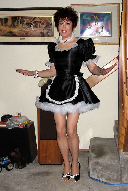 Mature French Maid Nude Galerie
