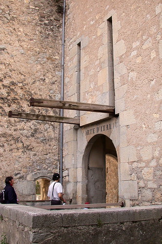 door france nikon entrance porta provence francia middleages coolpix995 cittadella medioevo provenza middleage entrevaux entrata