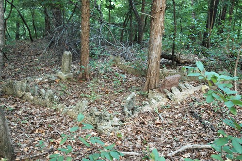 cemetery grave backyard headstone missouri marker roach