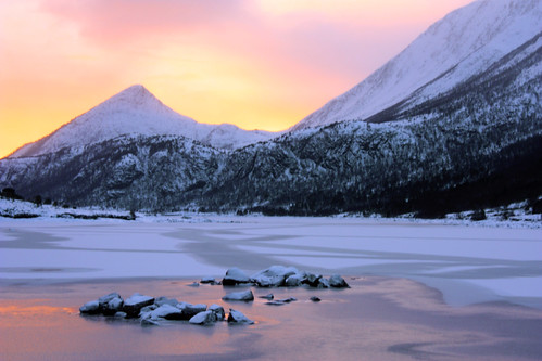 winter sunset lake snow ice water norway canon eos rocks kitlens haram sunnmøre møreogromsdal brattvåg 450d moreogromsdal sunnmore
