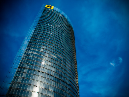 blue windows sky sunlight reflection tower texture glass colors yellow architecture clouds digital buildings germany geotagged construction nikon colorful europe bonn mood pattern searchthebest post mail tl steel perspective atmosphere bluesky d200 nikkor dslr effect vignette orton treatment posttower northrhinewestphalia 18200mmf3556 utatafeature manganite nikonstunninggallery date:year=2007 geo:lat=50714936 geo:lon=7129561 date:month=september date:day=15 format:ratio=43 stadtgetty2010
