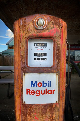 texas antique mobil rusted smithville hdr gaspump texasphotofestival mobilregular