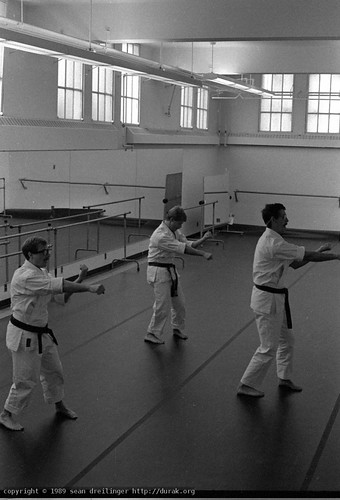 scan 1989 28th aakf nationals karate tournament umn.edu us minnesota st paul kodak 5054 roll a 0010.16Gray raw.png