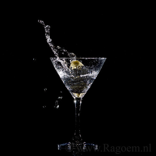 diy olive martini splash glas olijf strobist