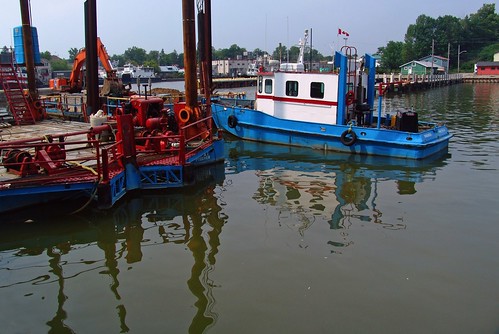 blue red ontario canada reflection water boat marine harbour machinery barge 2007 portdover odt alphab