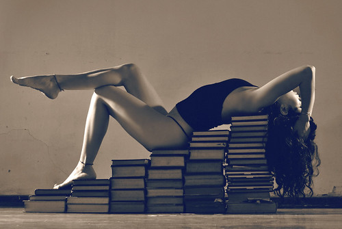 woman selfportrait sexy mujer legs books literature sensual libros piernas ltytr2 ltytr1 ltytr3 placervisual pazvasquez