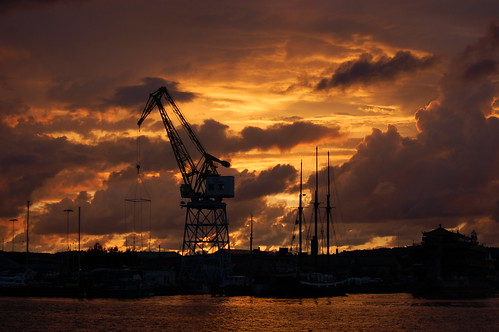 sunset sky clouds fire harbour nikond40 anawesomeshot platinumheartaward ringön götaälven guldbergskajen saariysqualitypictures