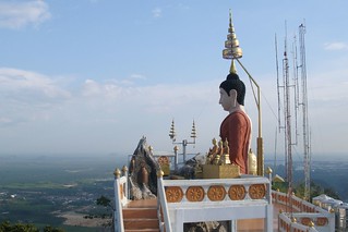Wat Tham Seua Buddha shrine (2007-02-786)