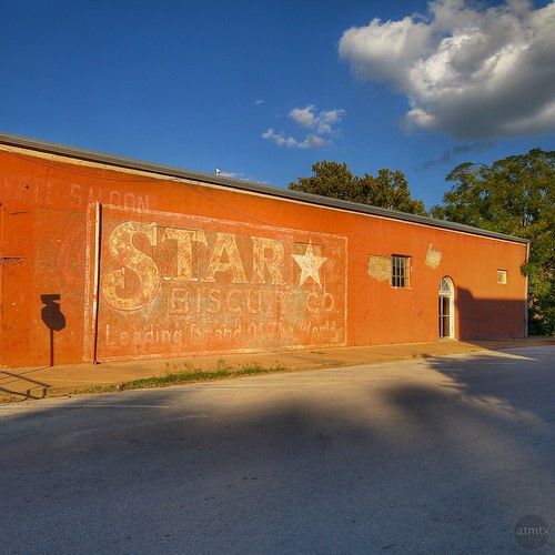 star downtown texas faded smithville hdr smalltown oldsign fadedsign paintedsign fadedstar texasphotofestival