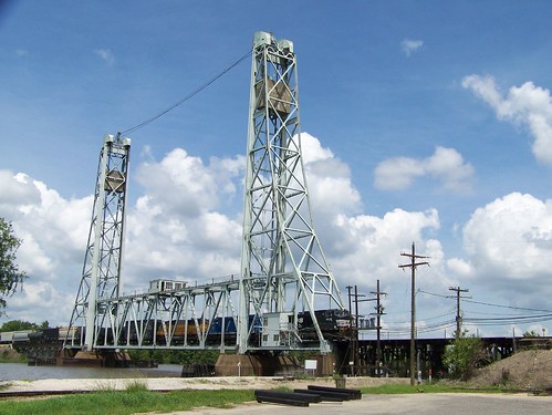 bridge blue usa train downtown day texas background bluesky clear daytime desktopwallpaper beaumont whiteclouds pwpartlycloudy