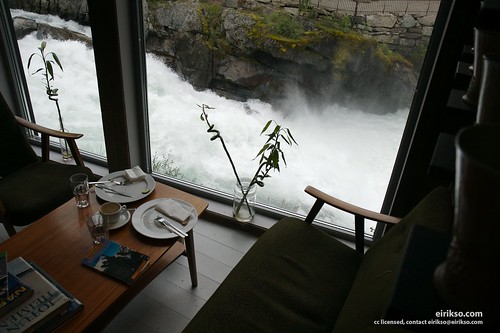 café waterfall baker lom