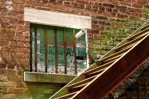 brick window stairs alley rust rundown campbellsville
