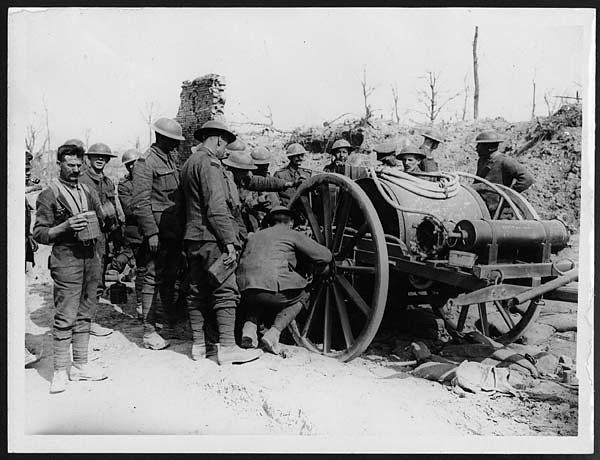 Thirsty Tommies around a water cart