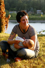 mother son bottle time on the willamette    MG 8546 