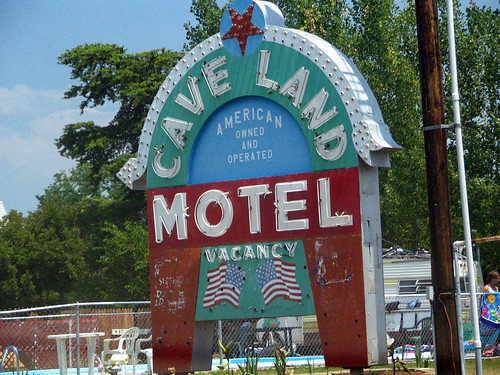 Cave Land Motel